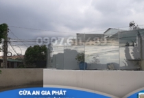 Cửa cuốn Austdoor tấm liền series 1 và lan can kính