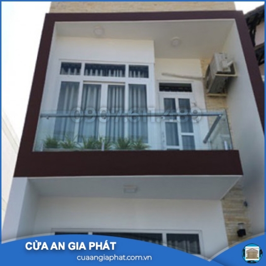 Lan Can Không Trụ